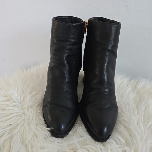 Alexander Wang Gabi Black Leather Ankle Boot Size 8.5 or 39🌴 - Picture 3 of 10